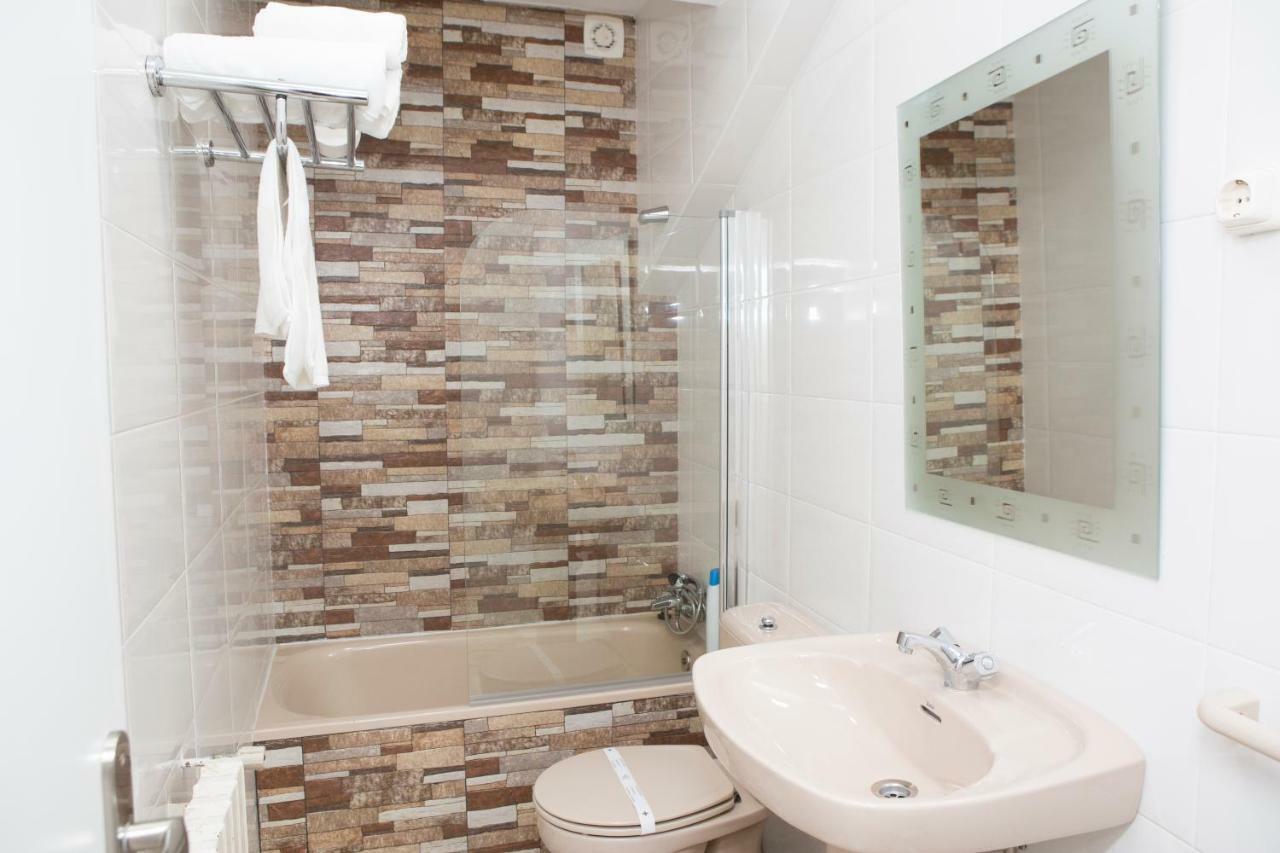 Hostal Kukia Noia Ngoại thất bức ảnh